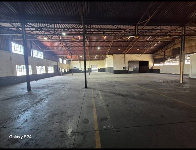 1,915M² WAREHOUSE TO LET IN ISANDO
